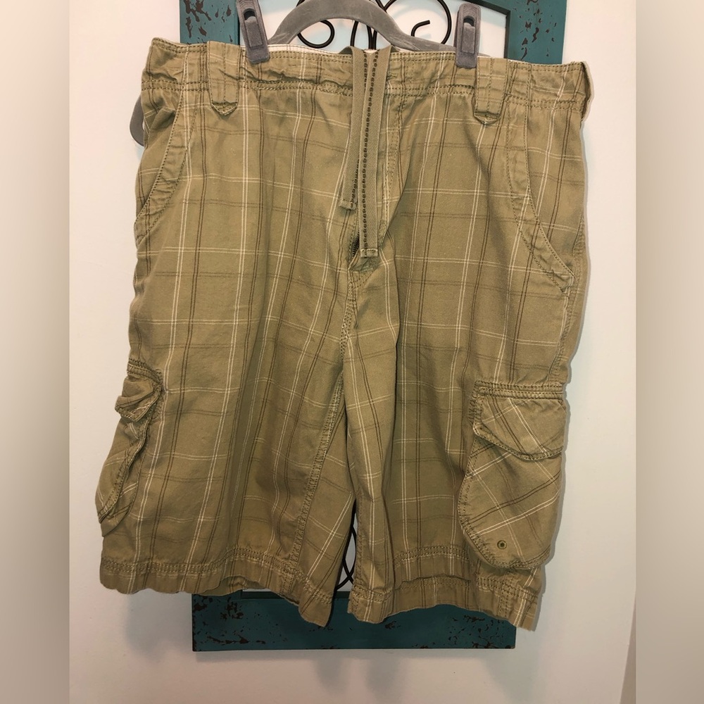 Life Is Good Cargo Shorts, Large